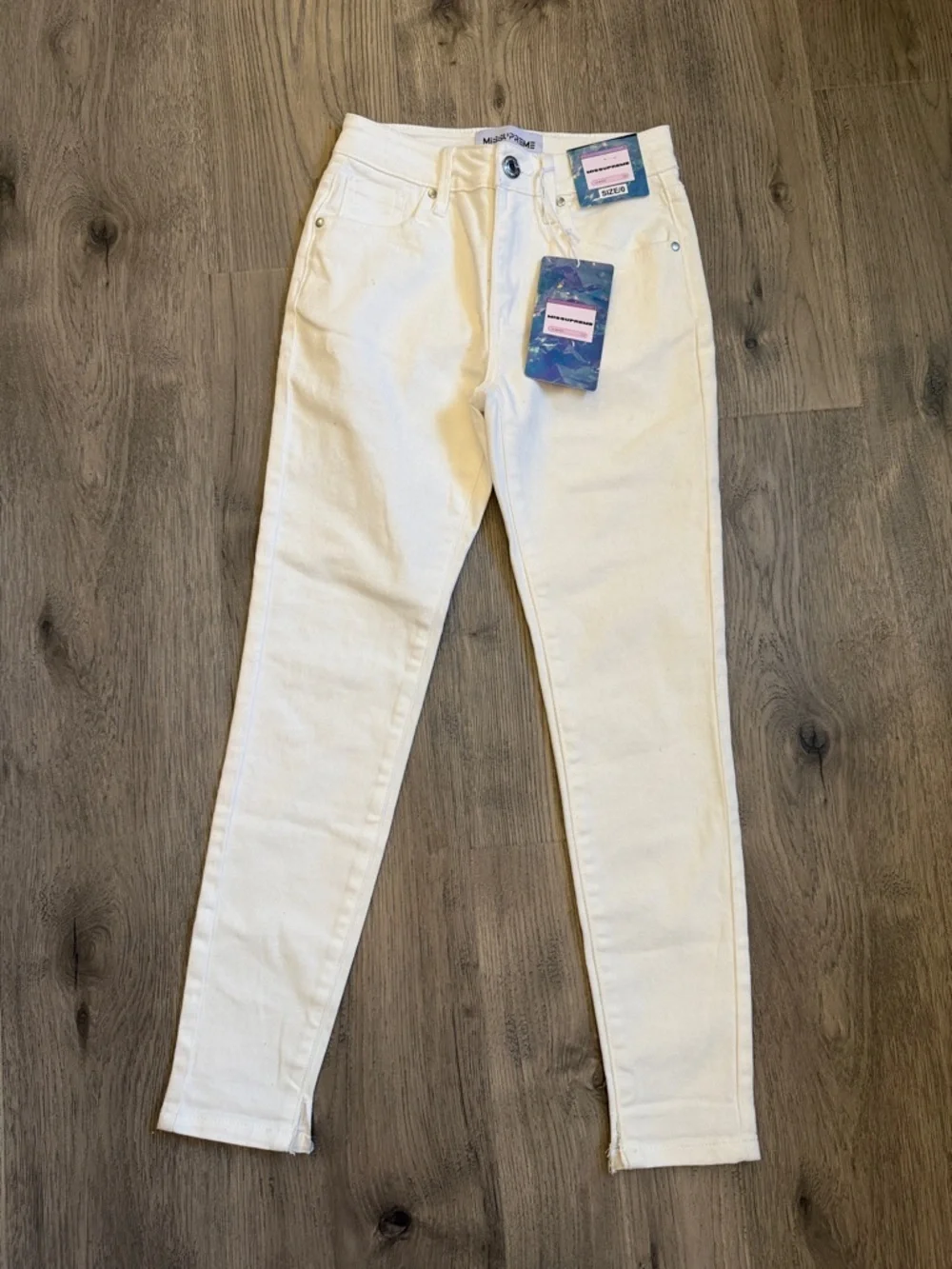Supreme Women Skinny Jeans in Off-White